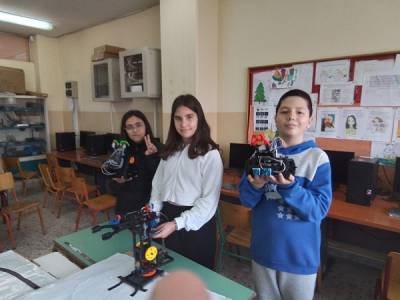Ρομποτικές κατασκευές με το Microbit Gigo - 11ο Δημοτικό Σχολείο Λάρισας